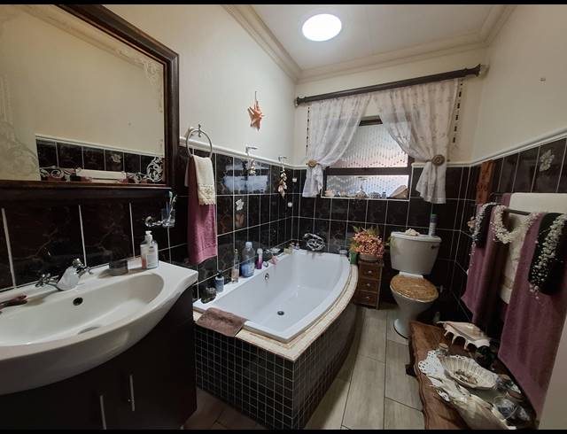 4 BEDROOM TOWNHOUSE FOR SALE IN DAL FOUCHE